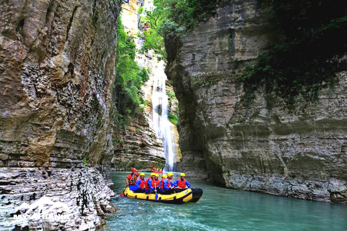 rafting in Canyon of Holta